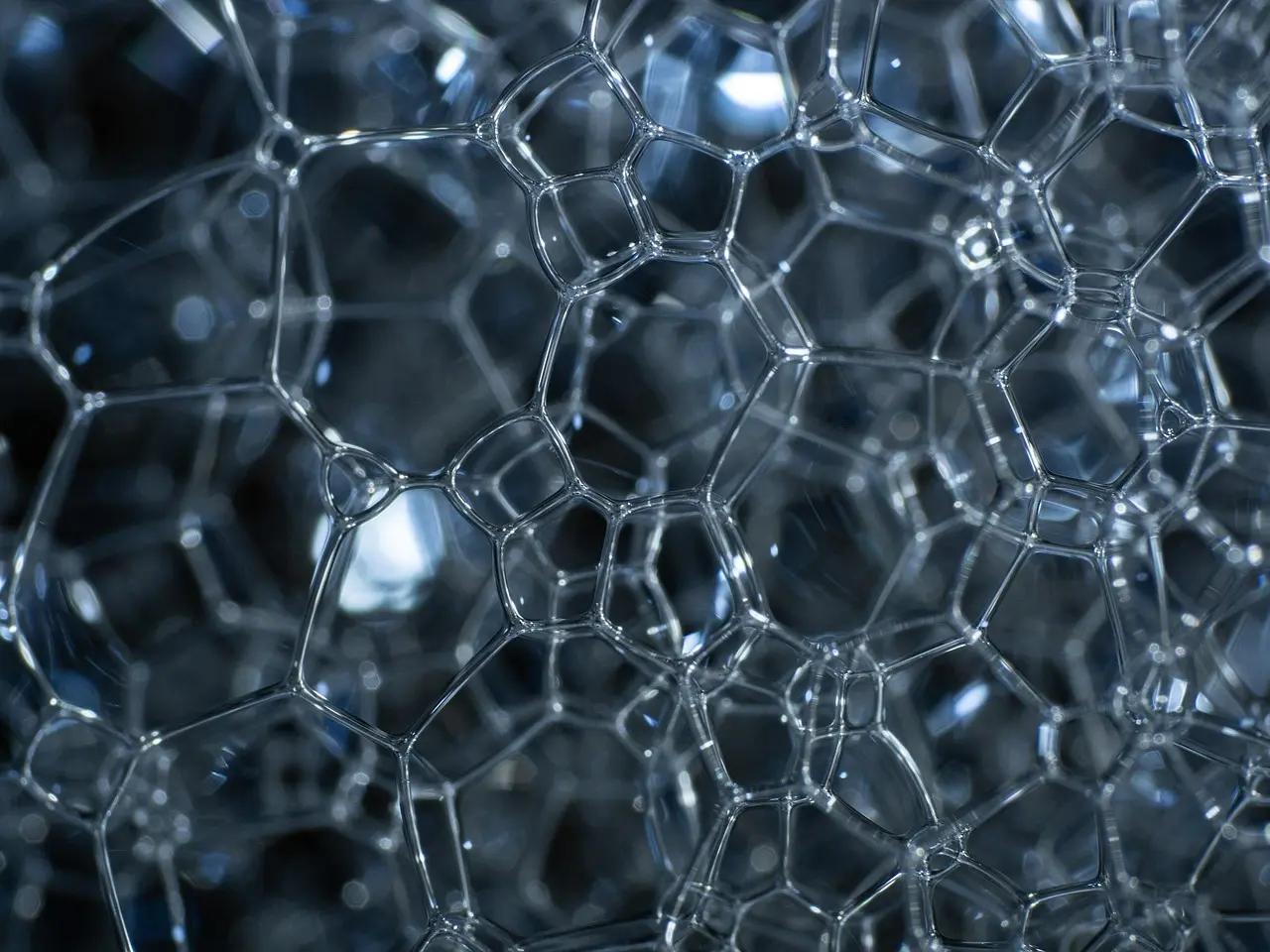 Belysning som designgreb: Lag-på-lag lys i stue, køkken og soveværelse